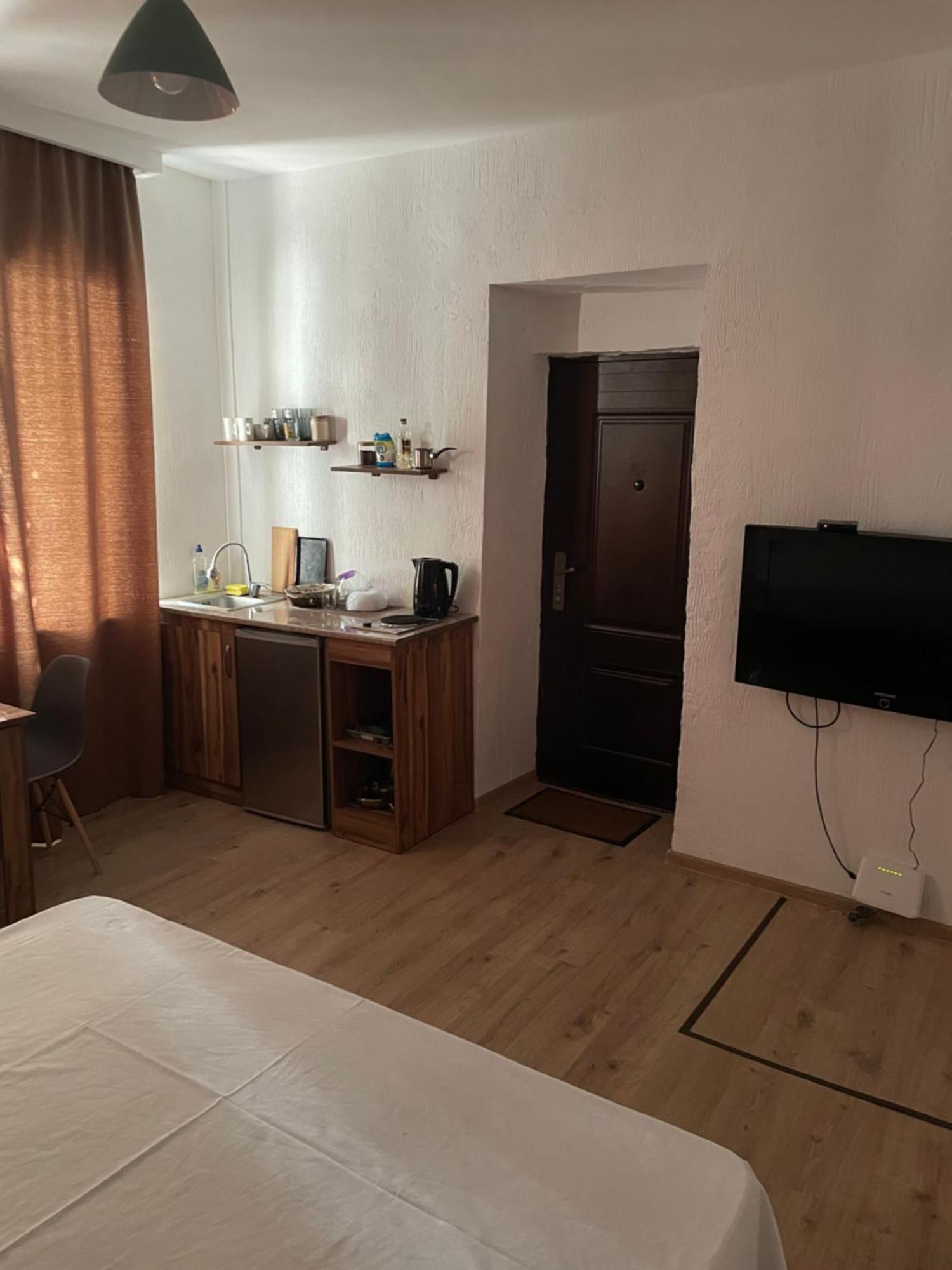 Apartment In The City Center With The Garden Erevan Esterno foto