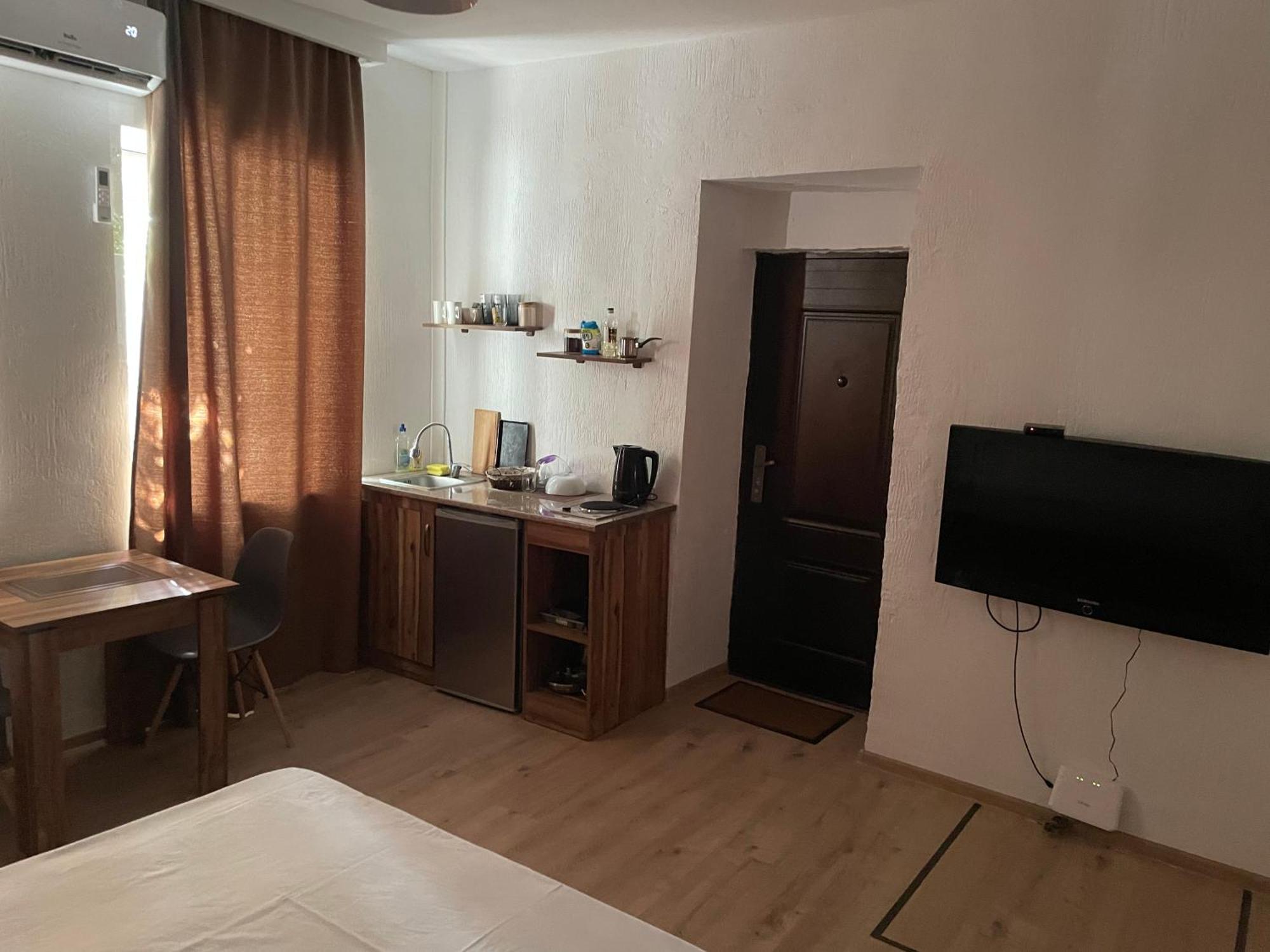 Apartment In The City Center With The Garden Erevan Esterno foto