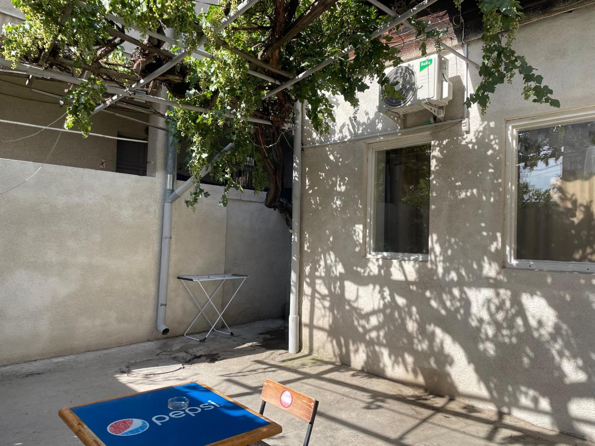 Apartment In The City Center With The Garden Erevan Esterno foto